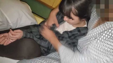 【個人】ギャンブル癖のある旦那の担保にされ、汚い他人棒に**的に生挿入され中出しされる奥さん。