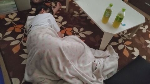 【個人】実家に逃げた奥さん。休日の昼間に他人棒に中出しされる