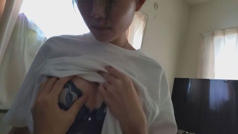 【個人】実家に逃げた奥さん。休日の昼間に他人棒に中出しされる