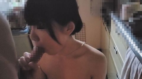 【個人】実家に逃げた奥さん。休日の昼間に他人棒に中出しされる