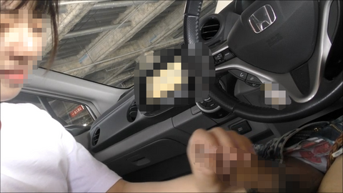 M男の顔にいっぱい唾液垂らしてから車内フェラと手コキでいじわるにも攻める！　最後は口内発射させてあげます