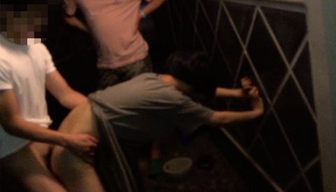 【肉勉器in男*便所】夜の公園で見知らぬ男たちを誘い込み危険日中出し連発の快楽を貪る。どこまでも堕ちる最低の人生を送るガリ勉真面目っこ
