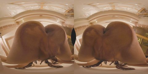【180VR3D】開店10分600円　顔面騎乗屋さん04　さくら22歳SM風衣裳＆全裸＆ウーマナイザー