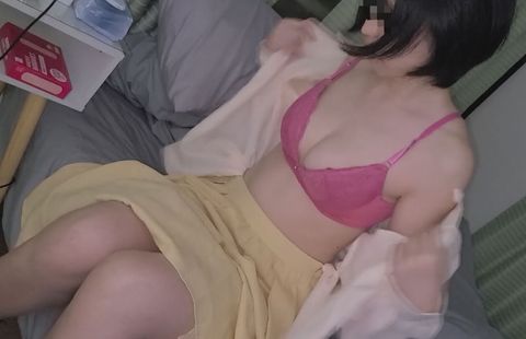 【個人】ギャンブル重症のショートカット剛毛妻。初融資で無担保の為、自分の身体を献上し、膣奥に白濁液を注ぎ込む