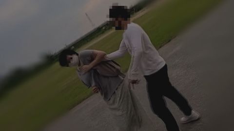 【個人】昼下がりの団地妻　想定外のデカチチを揉みまくる。まだ明るい時間に高架下で喉奥を**、**のいる隣の部屋で他人棒で中出し。そのまま全裸でバルコニーに放り出してみました。