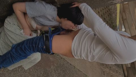 【個人】昼下がりの団地妻　想定外のデカチチを揉みまくる。まだ明るい時間に高架下で喉奥を**、**のいる隣の部屋で他人棒で中出し。そのまま全裸でバルコニーに放り出してみました。