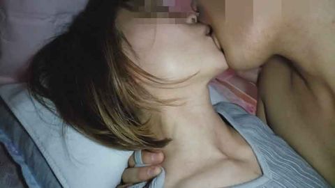 【個人】仕事を失い、二人の他人棒に立て続けに***中出しされる華奢な人妻
