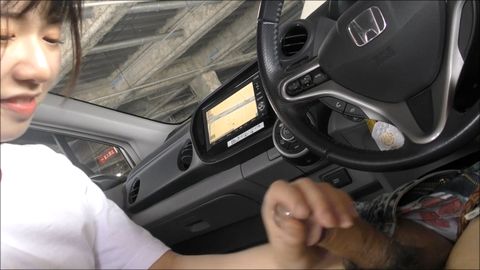M男の顔にいっぱい唾液垂らしてから車内フェラと手コキでいじわるにも攻める！　最後は口内発射させてあげます