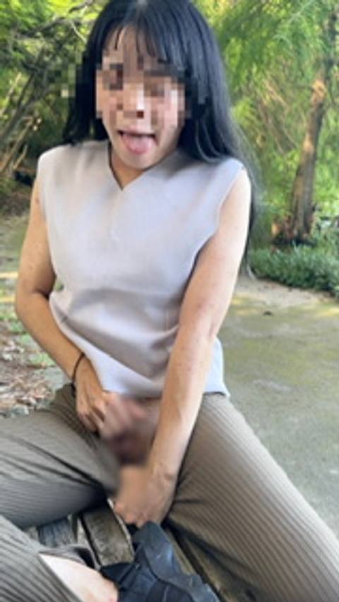 【素人淫乱NTR人妻　野外バック種付け】不倫　調教　生ハメ　露出　変態　アヘ顔　公園　スマホ撮影　青姦　中出し　素人　他人棒