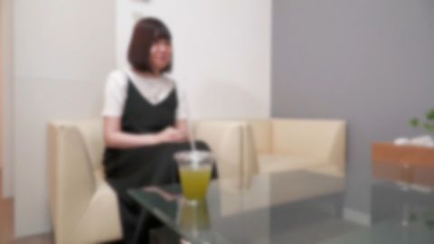 人見知りりさちゃん(23歳)恥ずかしがりながらもジュボジュボ音を立てるバキュームフェラごっくん。※レビュー特典は4K高画質