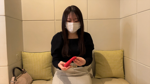 敏感すぎる看護**とハメ撮り。ちっぱい口り*をおもちゃと肉棒でのハードな快感責めで屈服させる→腹上射精。