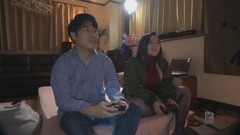 「もう終電ないから、いっぱいデキるよ///」至近距離でのアクメ顔にたまらず4回発射!