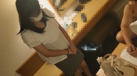 【個人】地味で眼鏡な巨乳妻。サイトで見つけ脅えながらも身体を貪られ、長い髪と揺れる巨乳が心も揺らす。これからもよろしく。その巨乳は誰のもの。