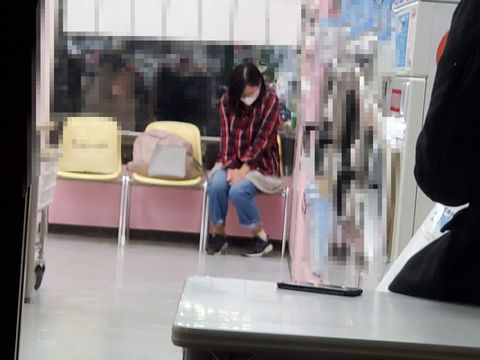 残りわずか【顔晒し５５分】生配信で訪問して２度の**中出し...直後に夜逃げしたので山中に連行し野外で堕とし。家に連れ帰り仏壇の前で５度目の中出し。