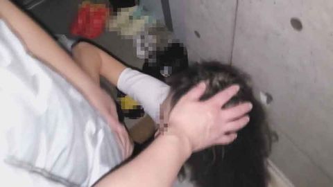 お腹を空かせた*の傍で、堪えきれず悦びの声を漏らす二児の*