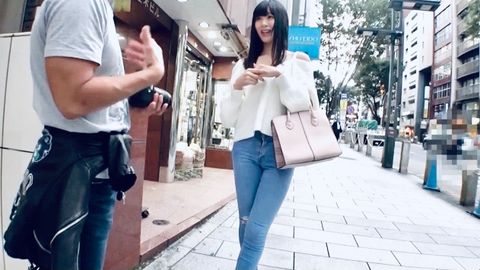 デニムを着こなす長身美女を街ナンパw