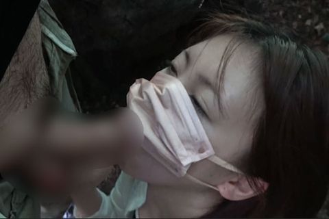 【4K特典付き】【野外・ハメ撮り】［前半］某観光地で露出青姦※場所がわかってもレビュー等で書かないでください！！