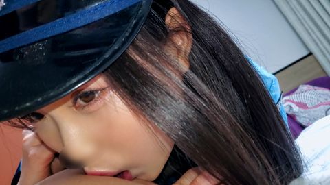 【週末限定販売】女性ポ〇スを勤務中にナンパしてホテルへ任意同行 ベッドの上でチンポを出させ自らの口で事情聴取