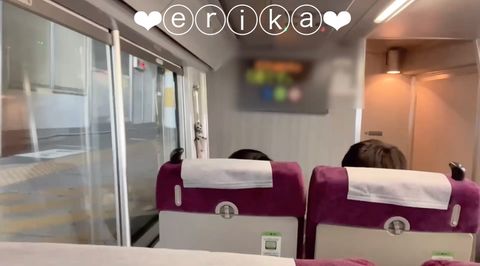 【18歳**Gカップえりか】自撮りです☆彡 電車の中でパンツ脱いでおっぱい出してディルドオナニーしました！！二つ前の席にカップルがいてクチュクチュした音が聞こえちゃったと思います、、、！！