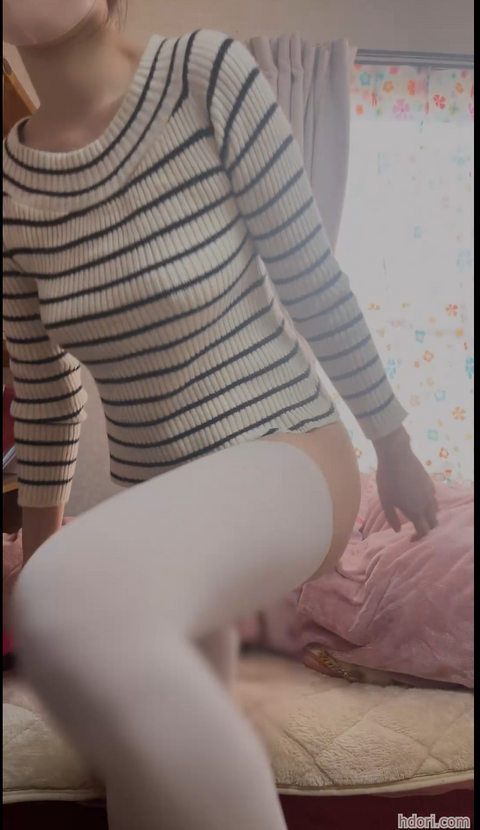 ニーハイでオナニー　素人が白タイツ履いてバイブで一人エッチ