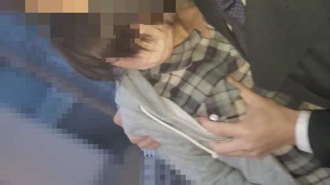 【個人】家付近で車に乗り込まされる。諦めた様*で他人棒を受け入れ***る奥さん。
