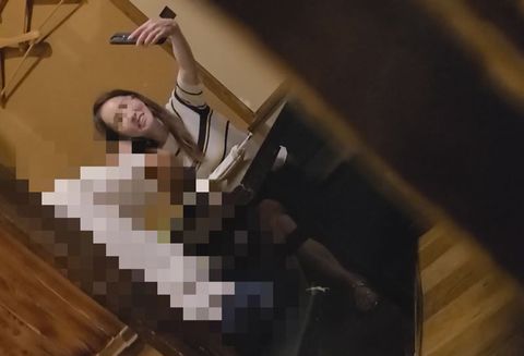 【個人】浪費癖から抜けない巨乳スリムな元キャバ嬢。客と同伴中でも他人棒を咥えさせ　いわゆる名器を生で**