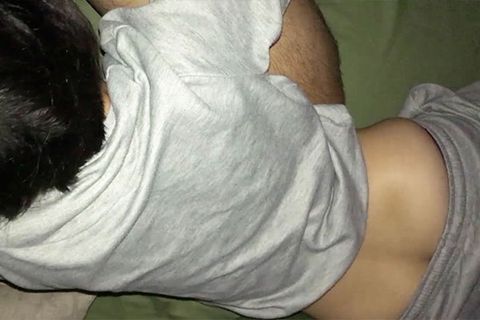 【ハメ撮り・本妻】コロナにかかった自分の嫁なのに、熱を出して寝ているところに肉棒をぶち込んだところ