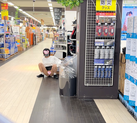【女装露出】お試し価格！DVDコーナーとスーパーで露出！
