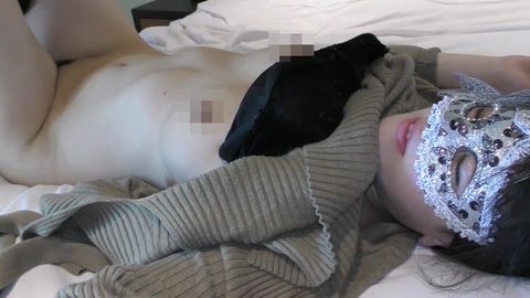 【個人撮影】恥じらいが抜けない初心な若妻　初撮影の緊張で強張ってた体から漏れ始めた喘ぎ・・・