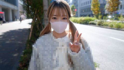 18岁，绝美，F杯美巨乳，职业！ ！ 一名高中三年级的，直到8个月前才上高中，花了8个月的时间说服他，拍摄期间他一直想回家，所以他骗他继续拍摄！