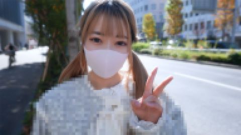 18岁，绝美，F杯美巨乳，职业！ ！ 一名高中三年级的，直到8个月前才上高中，花了8个月的时间说服他，拍摄期间他一直想回家，所以他骗他继续拍摄！