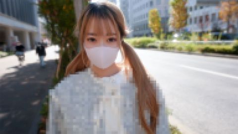 18岁，绝美，F杯美巨乳，职业！ ！ 一名高中三年级的，直到8个月前才上高中，花了8个月的时间说服他，拍摄期间他一直想回家，所以他骗他继续拍摄！
