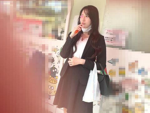 美人OLローアングル▷パイパンまんこがパンストから丸見え【パンチラ逆さ撮り】