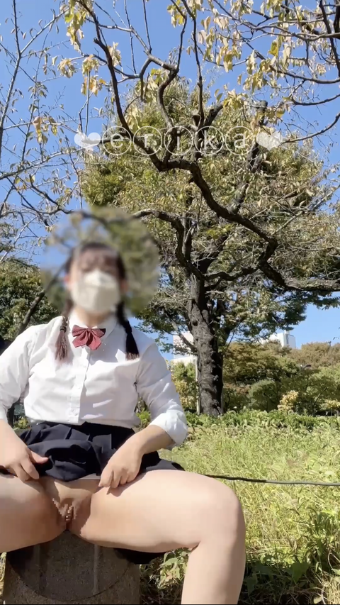 【18歳**Gカップえりかの自撮り】☆彡スカイツリーのそばの公園で、後ろを人が通ったり車が通っている中でディルドオナニーしちゃいました！！！オナニーしてたら正面からおばさんが！？