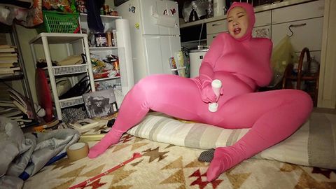 【中出し】Lカップ豊満ボディのおばさんに羞恥コスプレ