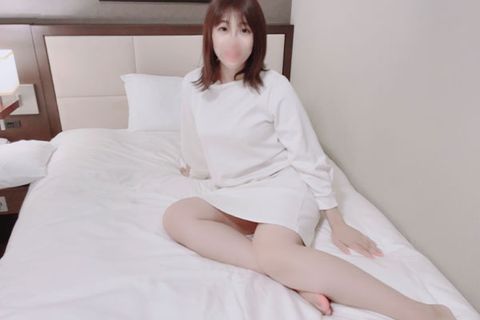 【完全顔出し・無修正】行きつけの居*屋の無垢で元気のいい爆乳店員が仕事緒帰りにホテルに来てくれたので、口内射精後に中出し