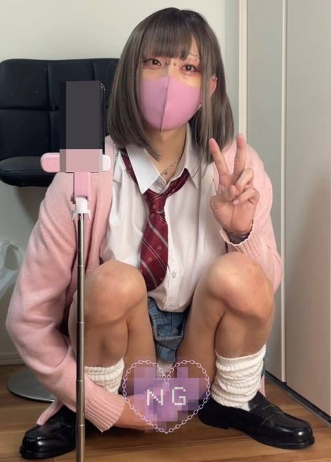【個人撮影】制服ギャルがデカちんぽを下品にシゴきあげる動画（特典付き、女装）