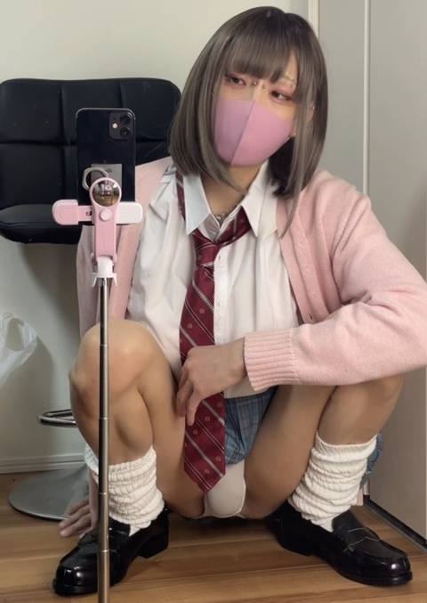 【個人撮影】制服ギャルがデカちんぽを下品にシゴきあげる動画（特典付き、女装）