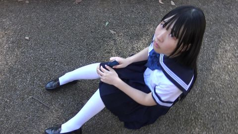 お嬢セーラー服でおじさんと羞恥露出散歩