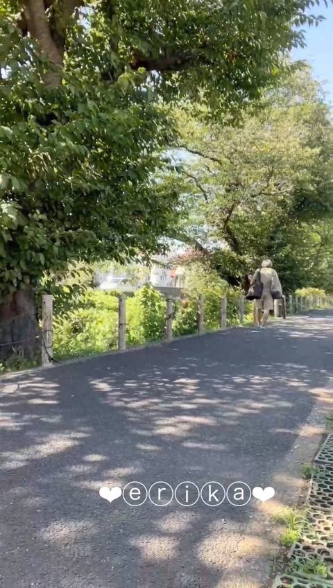 【3**Gカップえりか】自撮りです☆彡 歩道の前のベンチで吸うおもちゃを使ってオナニーしました、途中人が何度も行き来してて興奮しちゃいました！人来てもおもちゃ止められないので声我慢するの必死で、、、