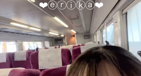 【18歳**Gカップえりか】自撮りです☆彡 電車の中でパンツ脱いでおっぱい出してディルドオナニーしました！！二つ前の席にカップルがいてクチュクチュした音が聞こえちゃったと思います、、、！！
