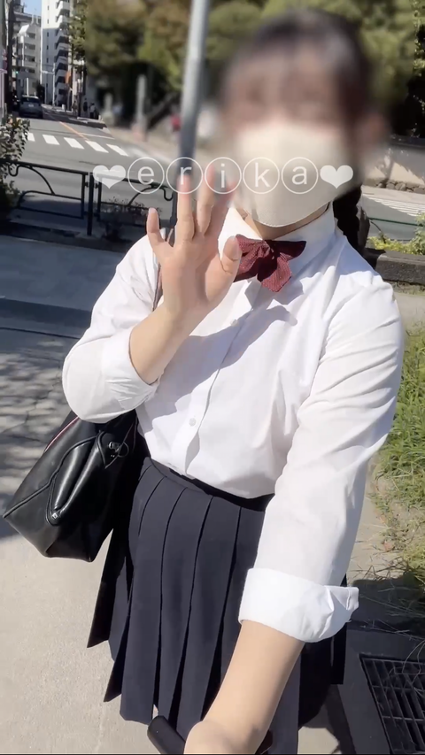 【18歳**Gカップえりかの自撮り】☆彡スカイツリーのそばの公園で、後ろを人が通ったり車が通っている中でディルドオナニーしちゃいました！！！オナニーしてたら正面からおばさんが！？
