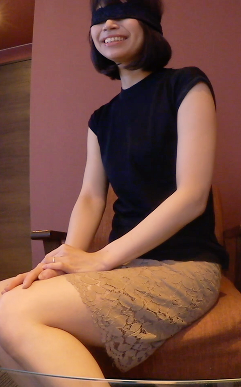 【レビュー180件越え】神ボディ人妻を調〇！完全素人の神ボディのモデル体型人妻を中出しでヤル！おっとり人妻さんの目隠しプレイ