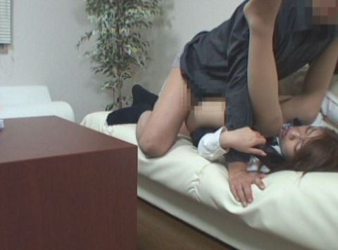 リストラをチラつかせてSEXを求めてくる上司と辞められないOL
