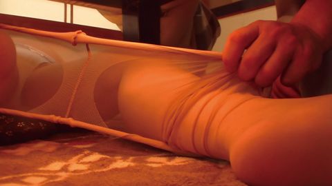コタツの中でイカされ中出しされた姑
