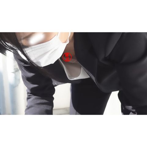 【胸チラ】*持ち事務さんの連発前屈み。世間話しながらの乳首チラは格別でした。