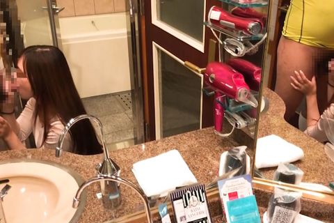 【ハメ撮り・無修正】厚生年金施設でテニスを教える、ハイクラスの美人妻に**中出し。