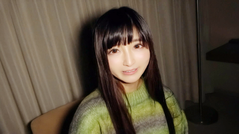 アイドルとしても活動していた黒髪清楚系美女。感度抜群潮吹き体質で何度も大量潮吹き。中出し1発では終わらないハメ撮り映像。 ※原版特典付き