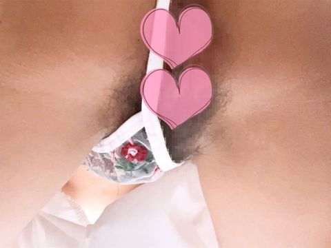 紐外れハプニングで丸見え♡激かわ美女の透けTバック♡下乳首ローアングル接写【素人/逆さ撮りパンチラ】