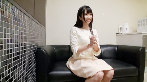 病院の事務をしている25歳 いろんなことを体験したい初心な清楚系黒髪美女とハメ撮り